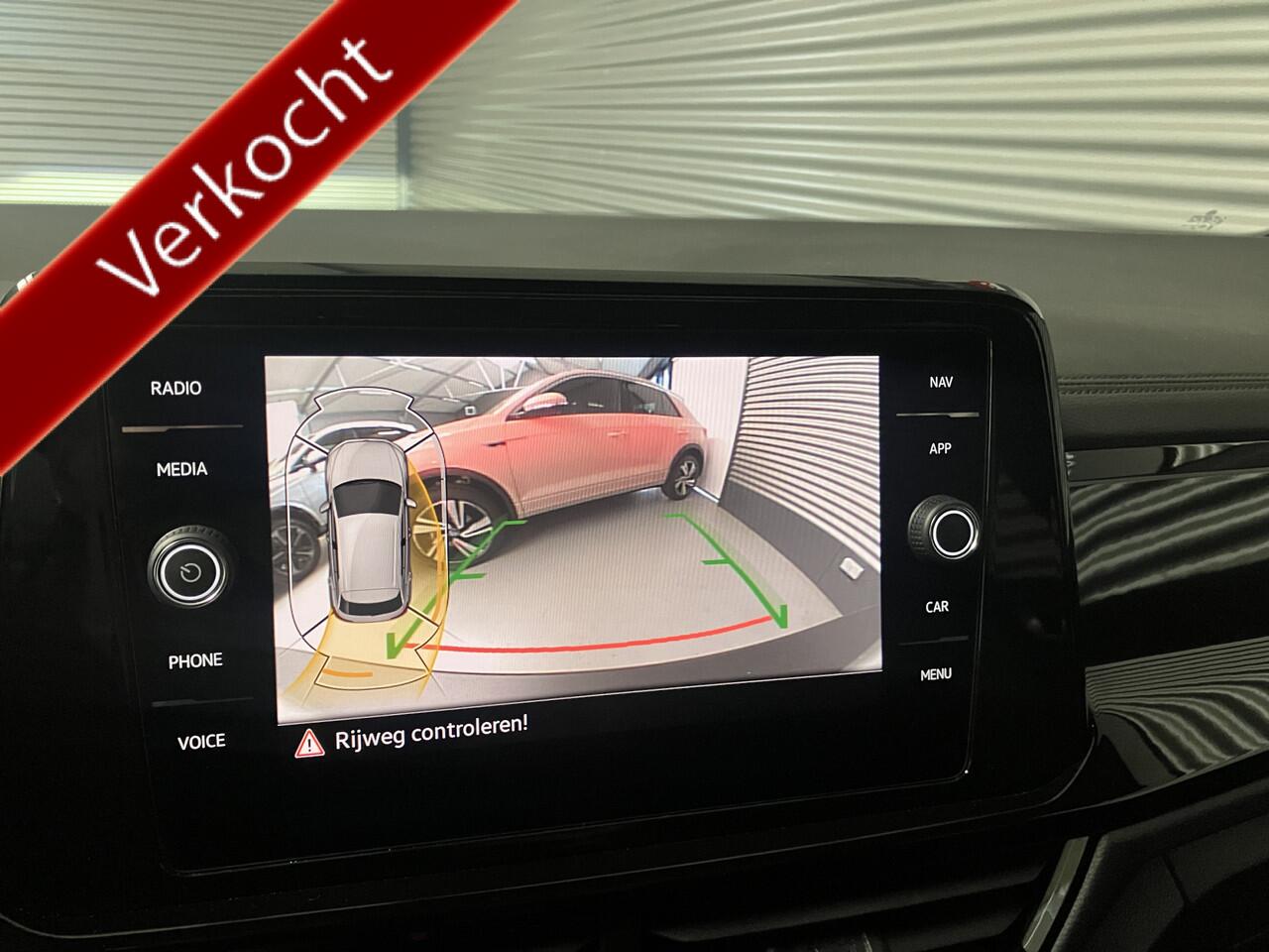 Volkswagen T-Roc 1.5 TSI R-LINE BLACK STYLE/PANORAMA/TRH/IQ LIGHT/IQ DRIVE/ENZ