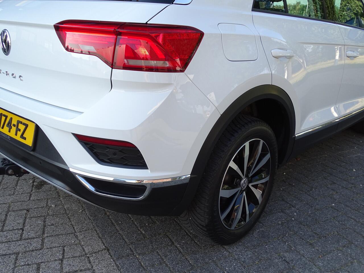 Volkswagen T-Roc 1.0 TSI Style Business Panoramadak Trekhaak