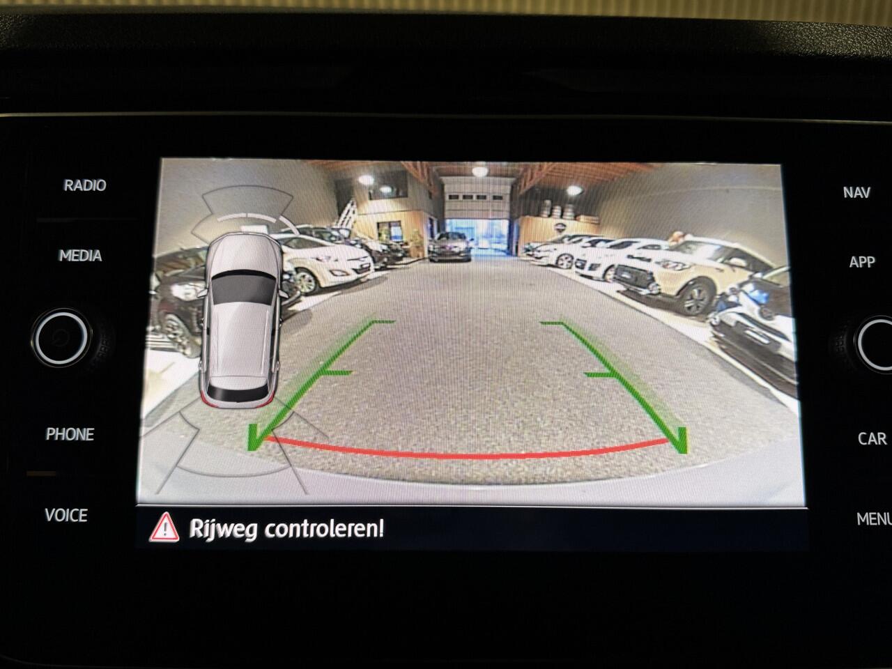 Volkswagen T-Roc 2.0 TSI 4Motion R ClimaC.CruiseC.Navi.Cama.Akrapovic.LMV!!!