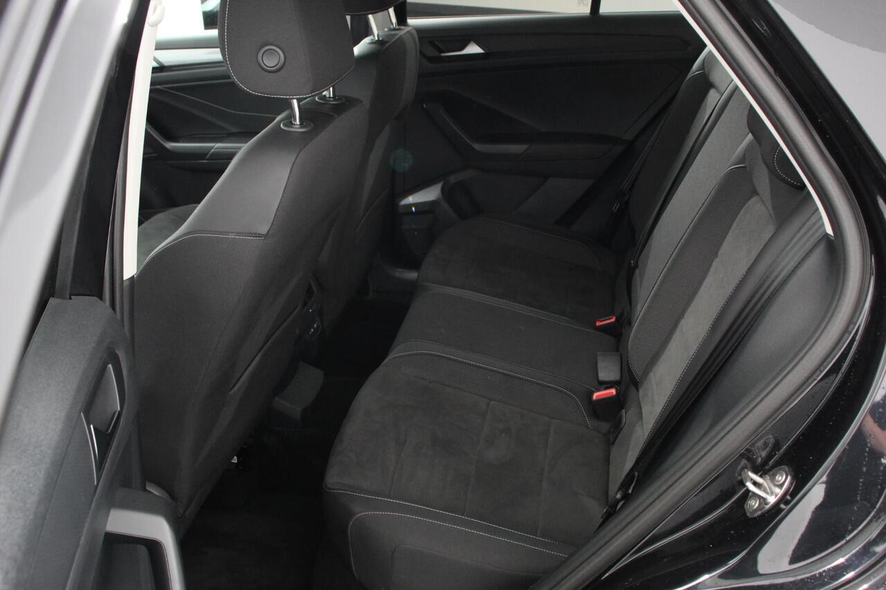 Volkswagen T-Roc 1.5 TSI 150pk DSG Style Consignatie auto | Navigatie | Climate Control | Parkeer sensoren | Adaptive Cruise Control | Led | Dab