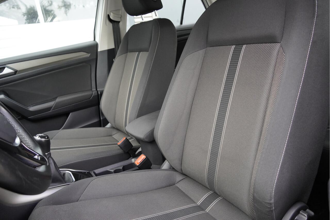 Volkswagen T-Roc 1.5 TSI 150PK! Style BJ2021 Lmv 16" | Led | Pdc | Navi | App-Connect | Climate control | Cruise control | Getint glas