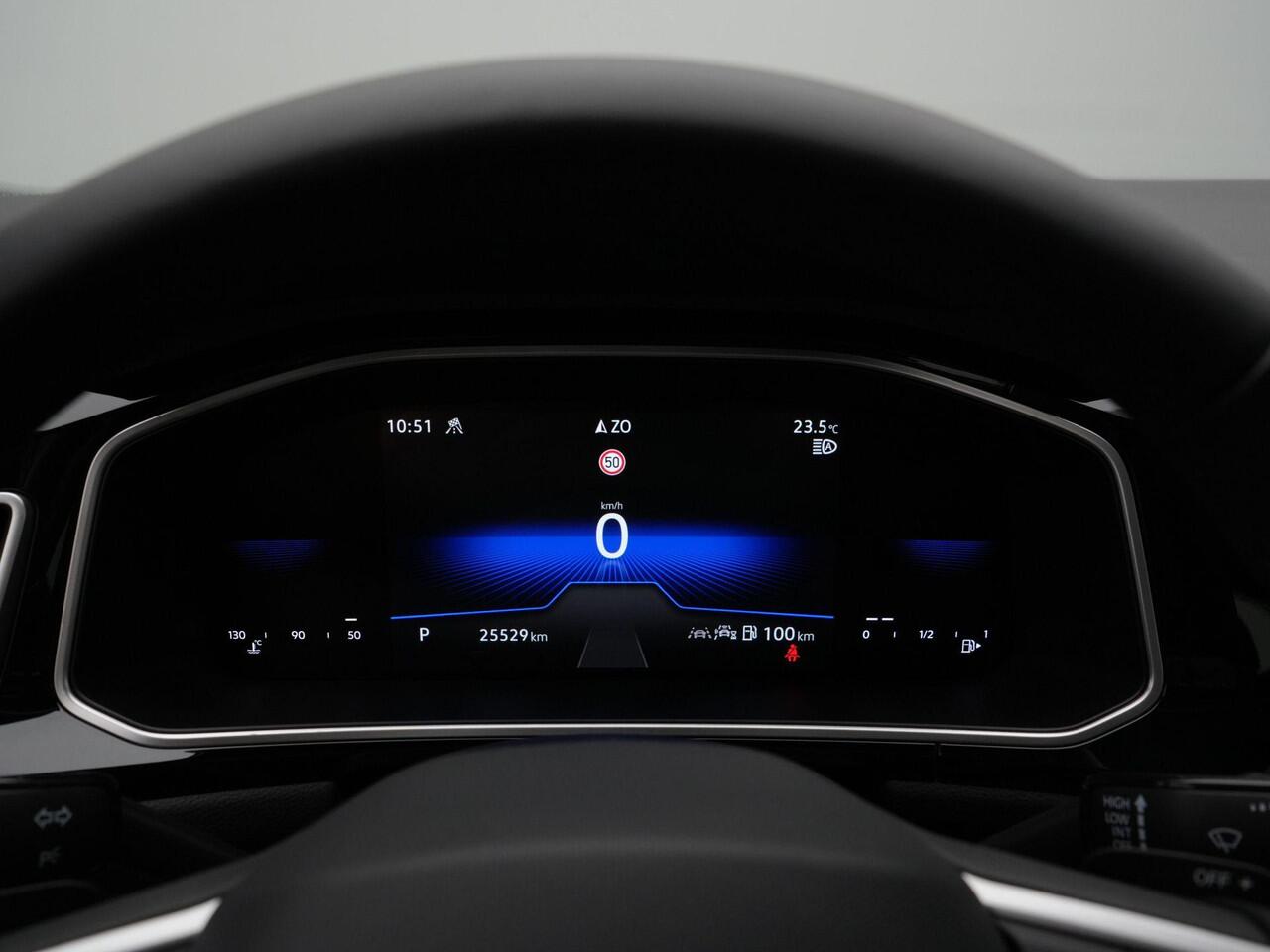 Volkswagen T-Roc Cabrio 1.5 TSI 150 pk DSG R-Line | Trekhaak | Stuur-/stoelverwarming | Navigatie | Parkeersensoren voor/achter