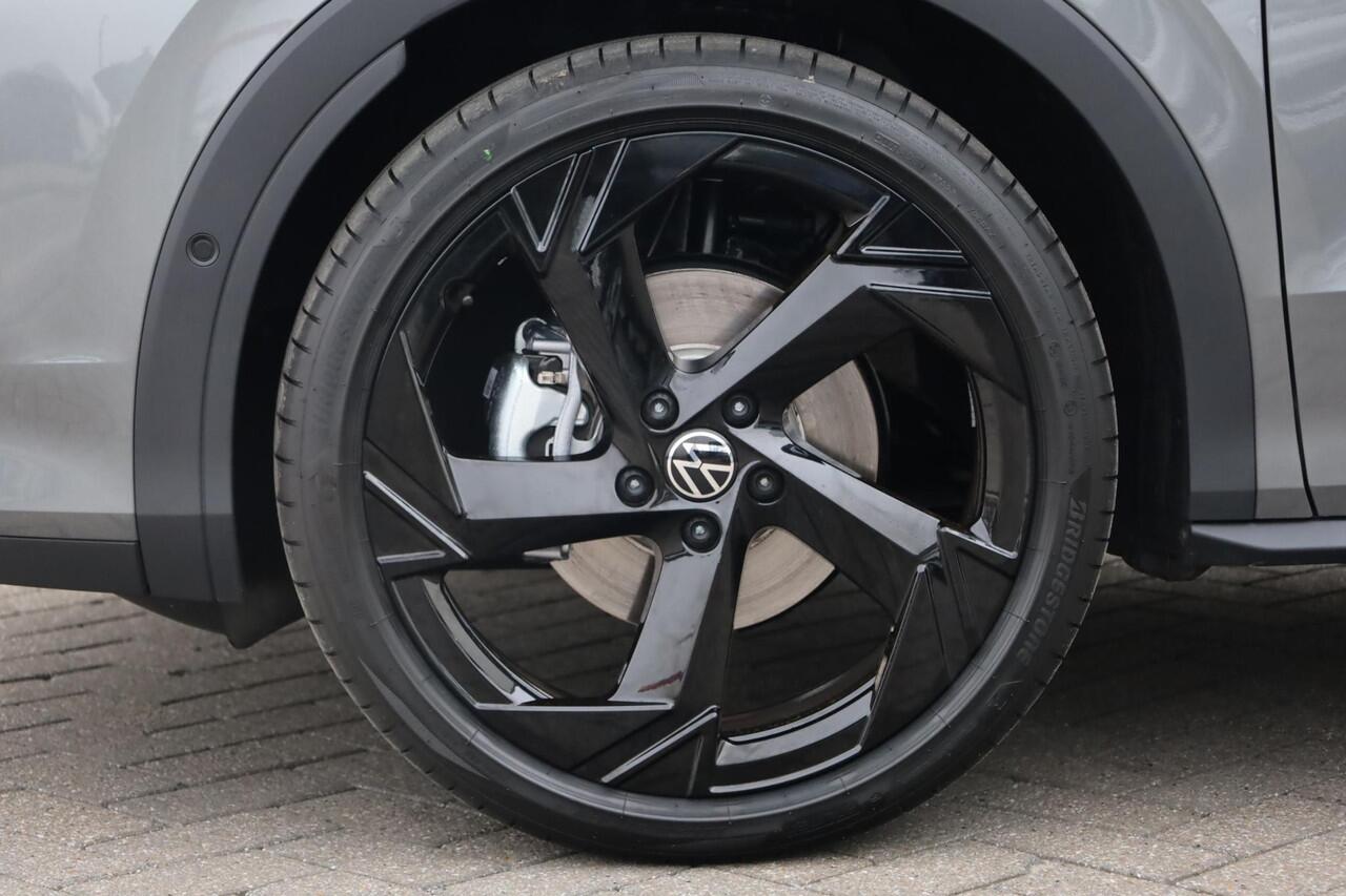 Volkswagen T-Roc 1.5 eTsi R-Line First Edition 150PK / 110kW LED Matrix IQ.Light, panoramisch schuif- kanteldak elektr. bedienbaar, 360° rondomzichtcamera, verwarmbare voorstoelen + achterbank, high end audio 'Harman Kadon', dodehoekdetectie (Side Assist), head-up display