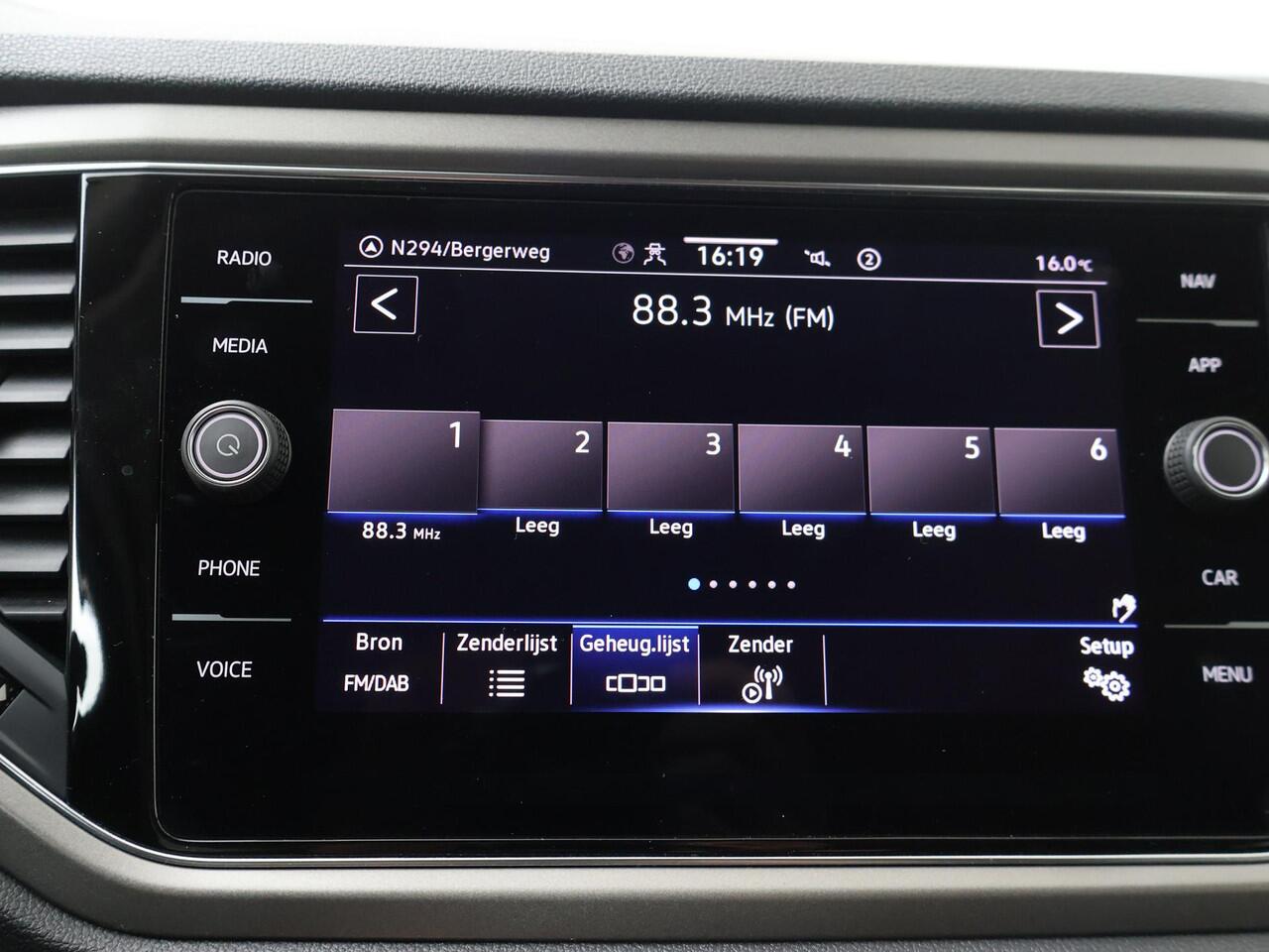 Volkswagen T-Roc 1.0 TSI Style | 110 PK | Climate control | Achteruitrijcamera | Apple Carplay/Android Auto |