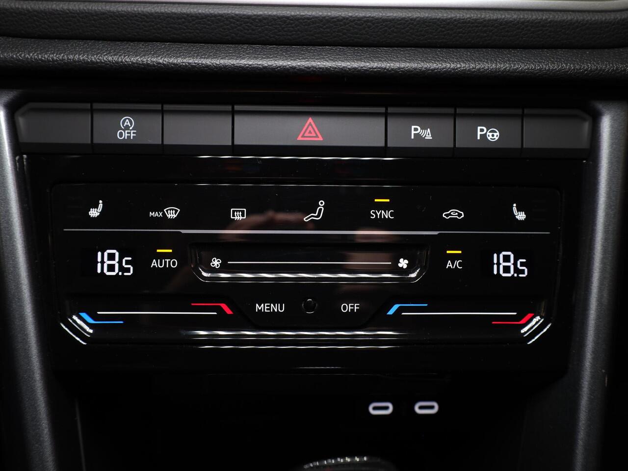 Volkswagen T-Roc 1.5 TSI Style 150 PK DSG | Private lease vanaf ¤641,-| Trekhaak afneembaar | Navigatie | Stoel verwarming en massage | Alcantara |