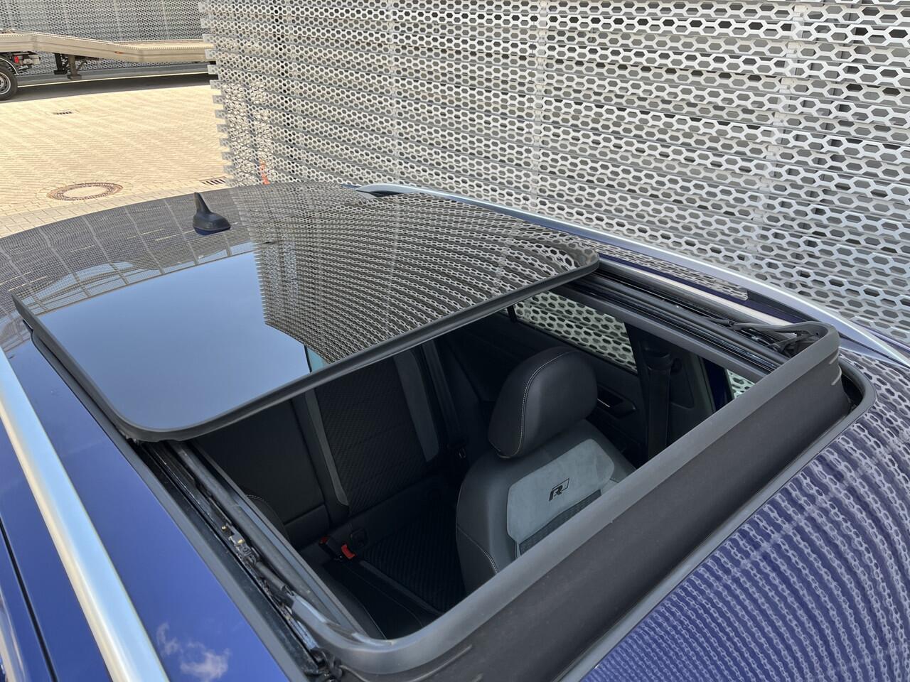 Volkswagen T-Roc 1.5 TSI 150pk DSG R-Line / Panoramadak / R-Line in. & ext. / Led / Digitaal dashboard / Camera / Parkeersensoren / Lichtmetaal 18 inch /