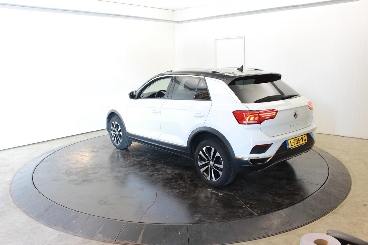 Volkswagen T-Roc 1.5 TSI Sport busines R Automaat Navi Carplay Stoelverw. Adapt. Cru