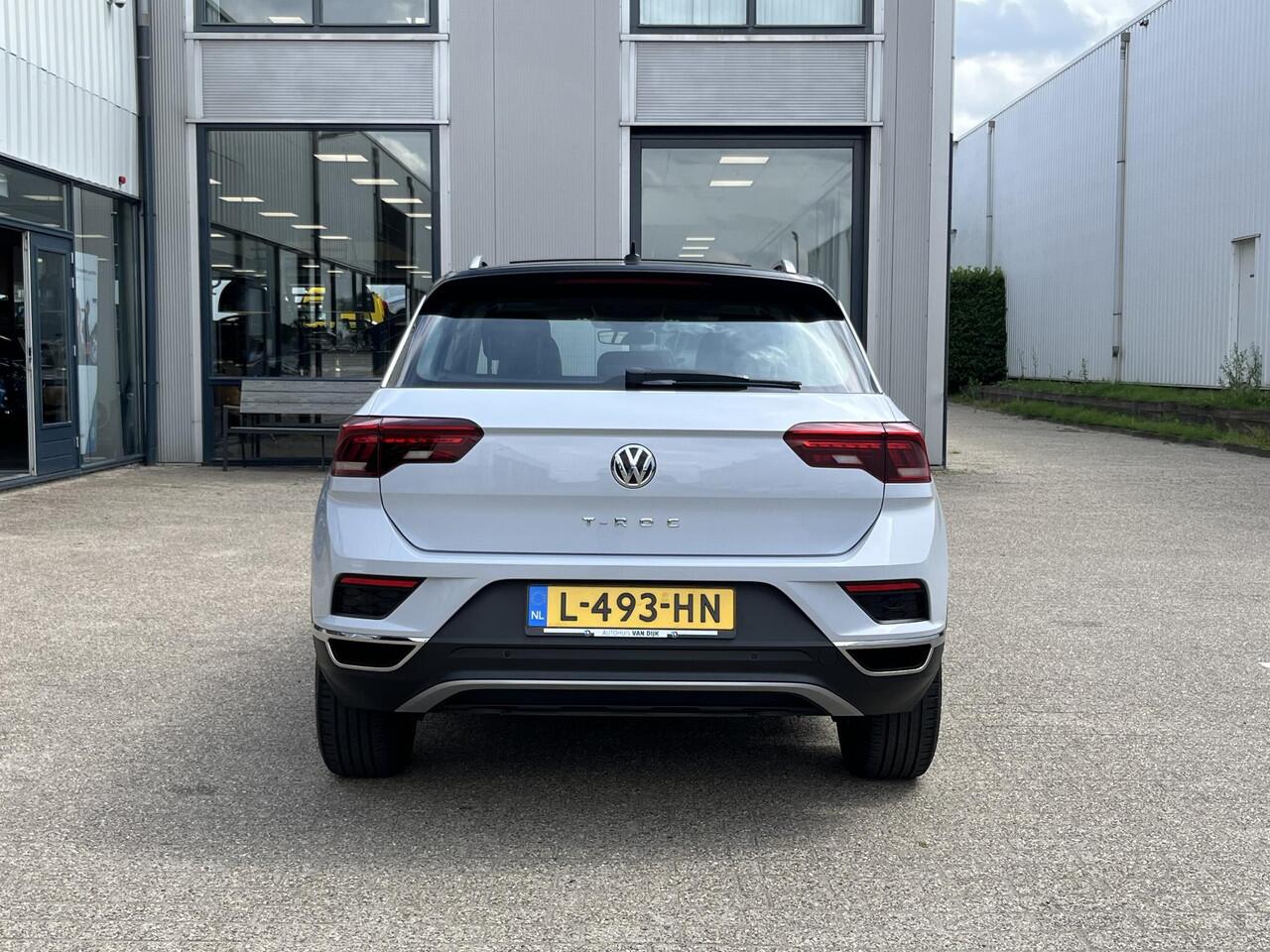 Volkswagen T-Roc 1.5 TSI Style | Leder/Navi/Pano.Dak/Clima/Adapt.Cruise/Afn.Trekhaak/Virtual/Apple CarPlay-Android Auto