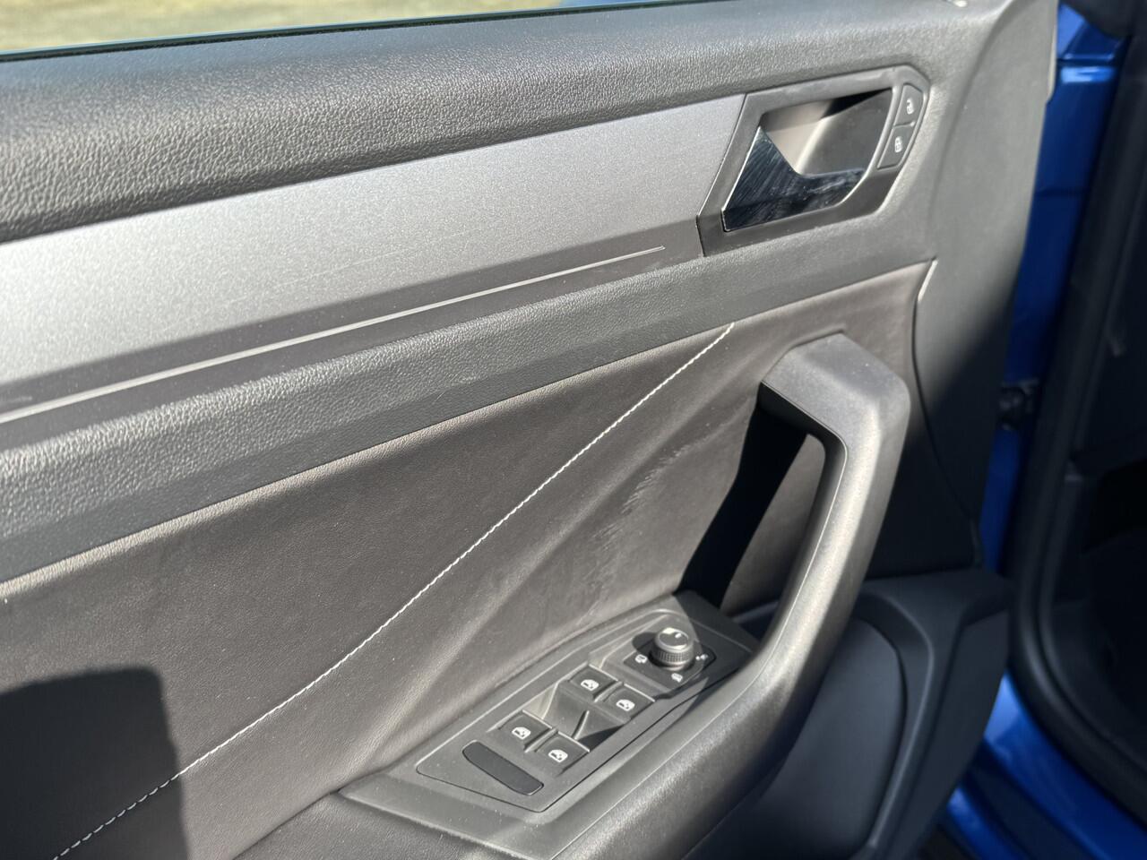 Volkswagen T-Roc Cabrio 1.5 TSI, Stuurverwarming, Trekh, ACC, DAB-tuner, windscherm, Face Lift model. . Een proefrit levert het bewijs. Neem contact op en we maken een afspraak!