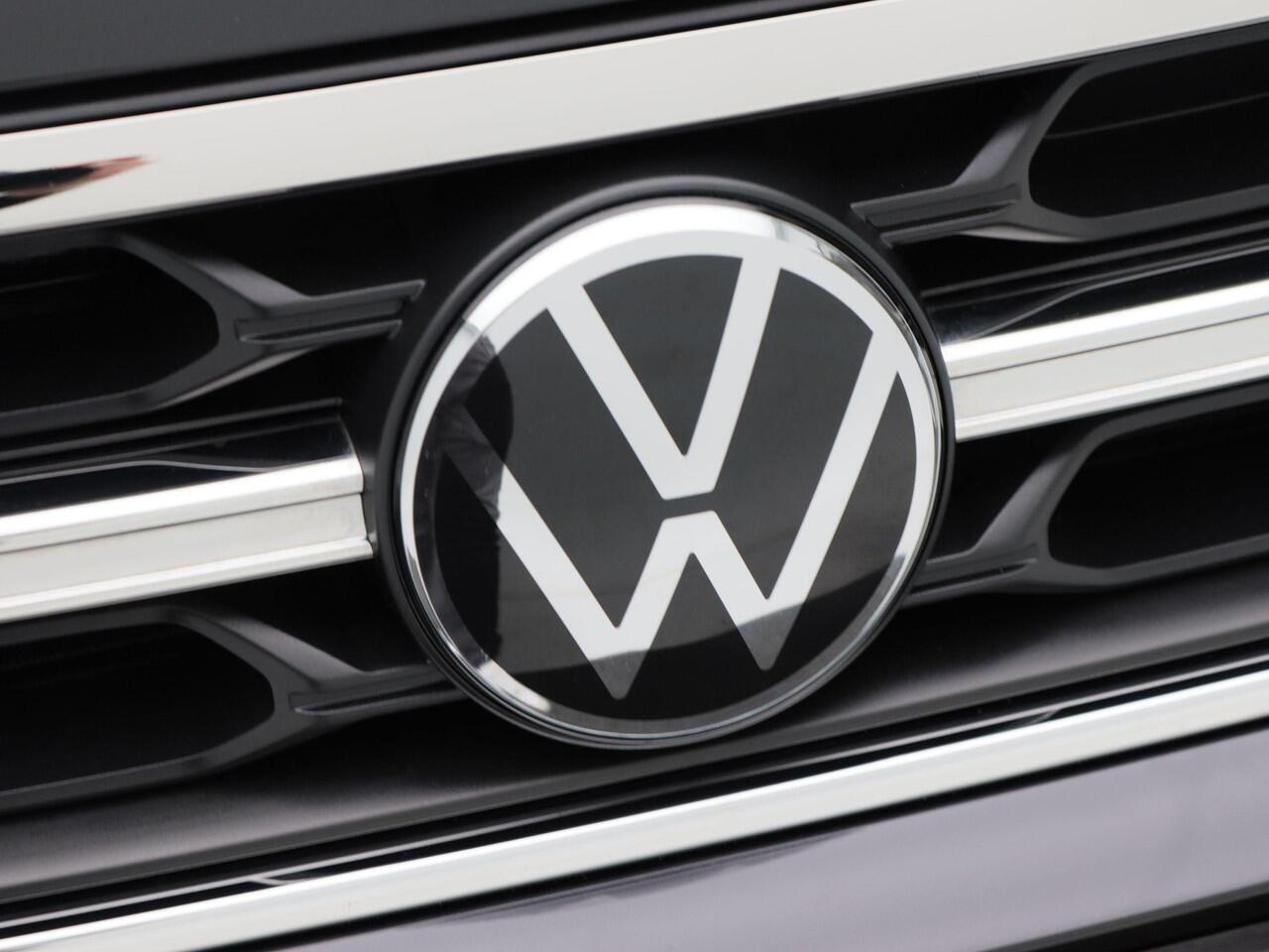 Volkswagen T-Roc 1.5 TSi 150 Pk Automaat R-Line Business | Adaptive Cruise | Climate Control | Camera | Navigatie | Stoelverwarming | Carplay | Trekhaak | 17 Inch | 23.588 Km!!