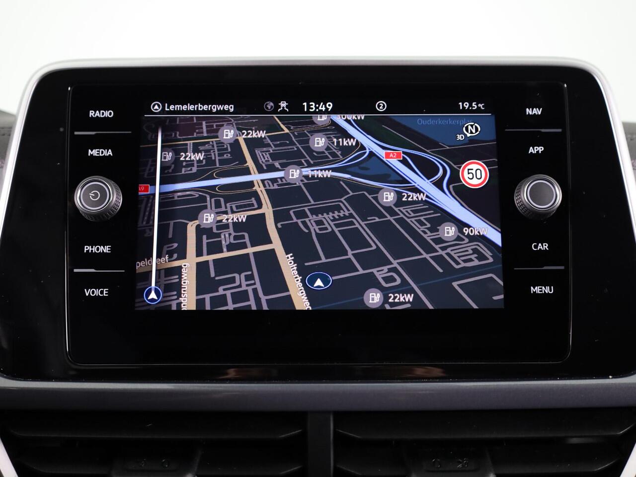 Volkswagen T-Roc 1.5 TSI Style 150 PK DSG | Private lease vanaf ¤ 584,- pm | Trekhaak afneembaar | Navigatie | Stoel verwarming en massage | Alcantara |