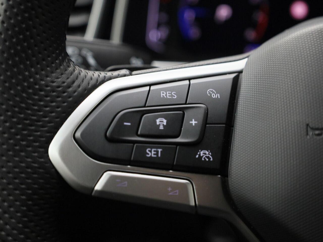 Volkswagen T-Roc 1.5TSI/150PK R-Line DSG · Apple/Android Car Play · Camera + Parkeersensoren · Stoelverwarming · Garantie t/m 27-03-2027