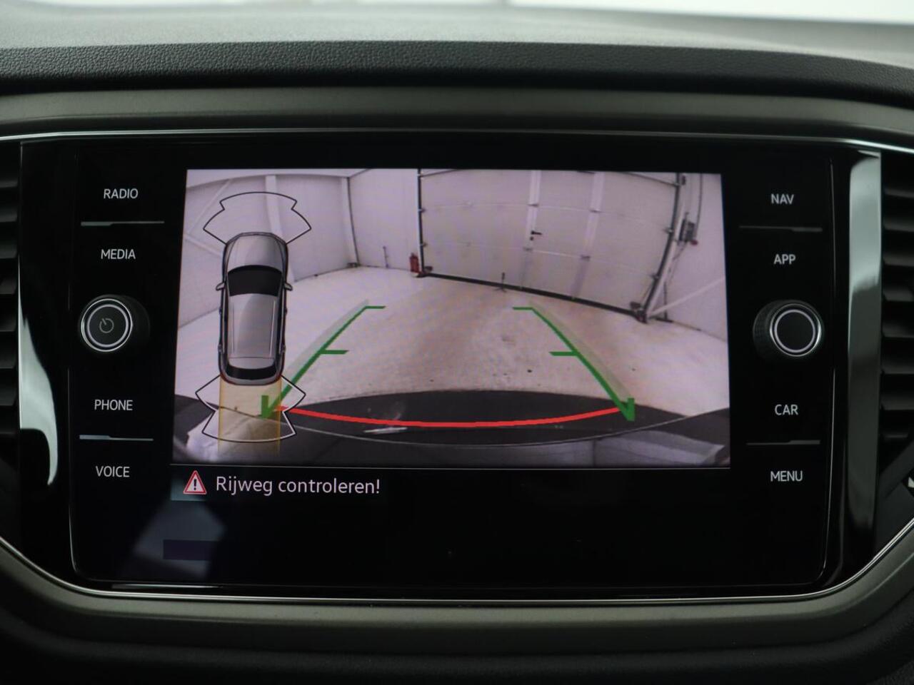 Volkswagen T-Roc 1.0 TSI Style | Camera | Carplay | Climate control | Full LED | Navigatie | Adaptive cruise | Parkeerhulp | 18'' | Bluetooth