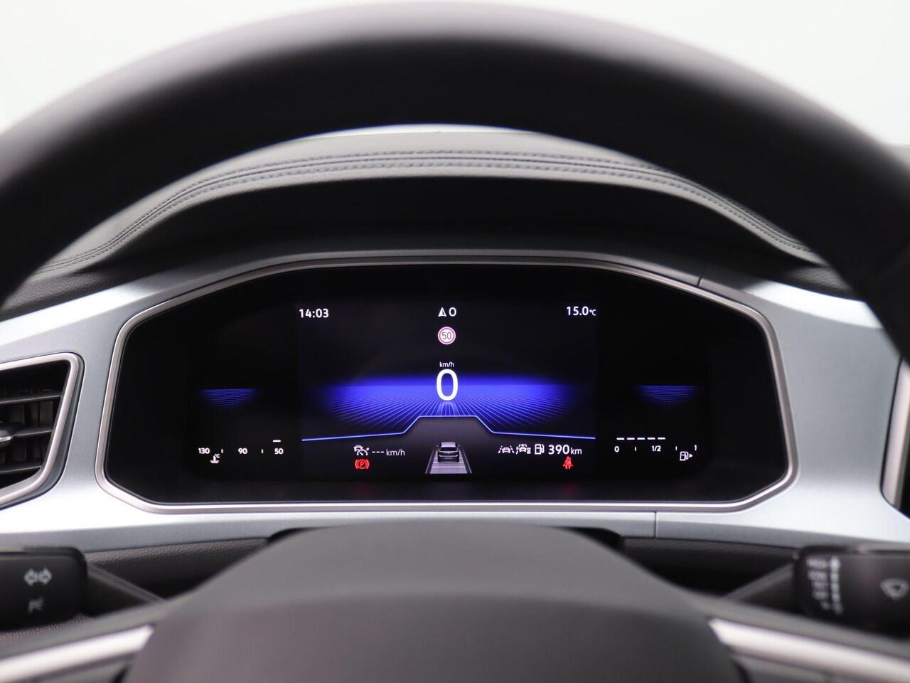 Volkswagen T-Roc 1.0 TSI Edition 115PK Navi, Adaptieve Cruise Controle, Side Assist, PDC voor en achter, Stoelverwarming, 17" LM Velgen