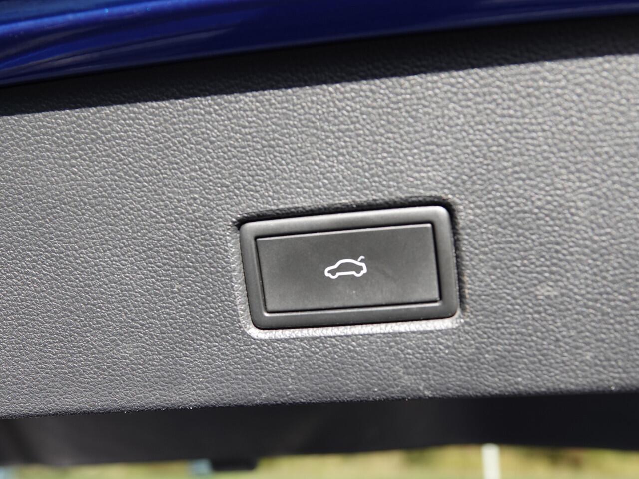 Volkswagen T-Roc 1.0 TSI 110PK Style Business TREKH. | NAVI | ADAPT. CRUISE | LMV | CAMERA