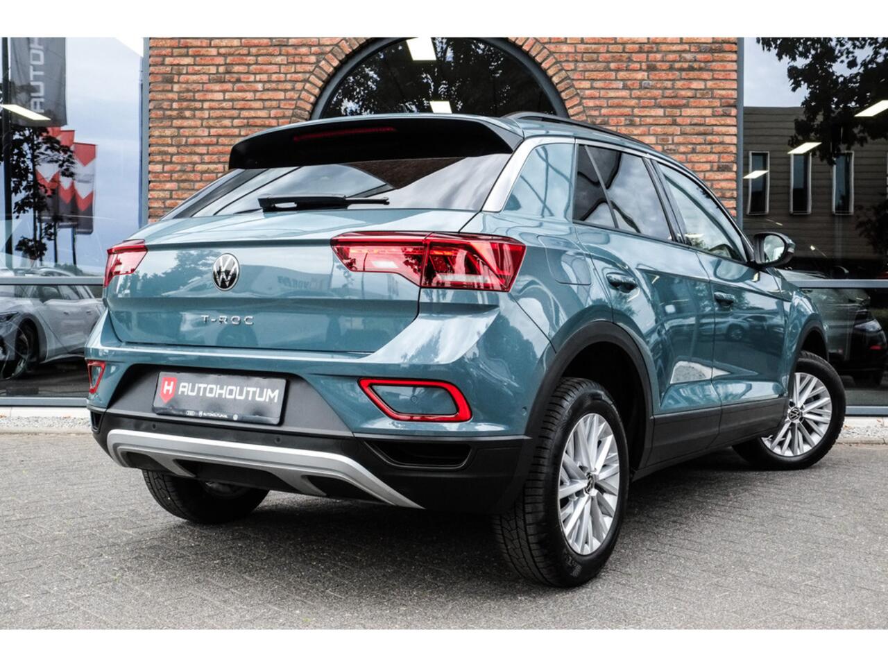 Volkswagen T-Roc 1.5 TSI Life Business Navigatie, Virtual cockpit, Garantie tot 2