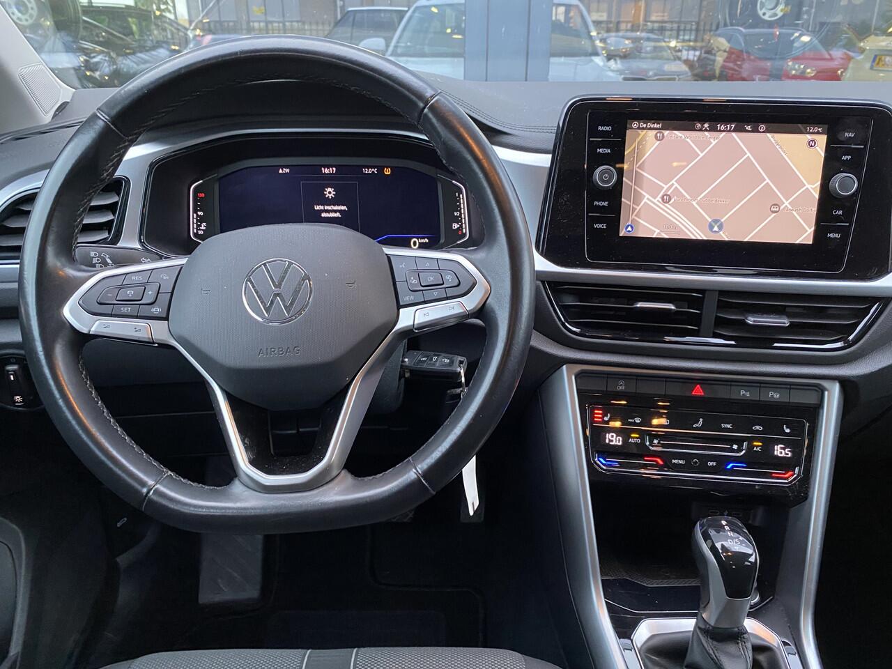 Volkswagen T-Roc 1.5 TSI Life Business Trekhaak & Virtual Cockpit, App Connect