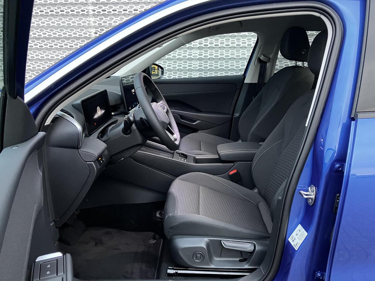 Volkswagen T-Roc Life First Edition 1.5 eTSI 85 kW / 116 PK DSG | Comfort pakket | 18 inch Huntsville Black, Dynamische naafkappen, Dorpellijst aluminium, Zonneweringset |