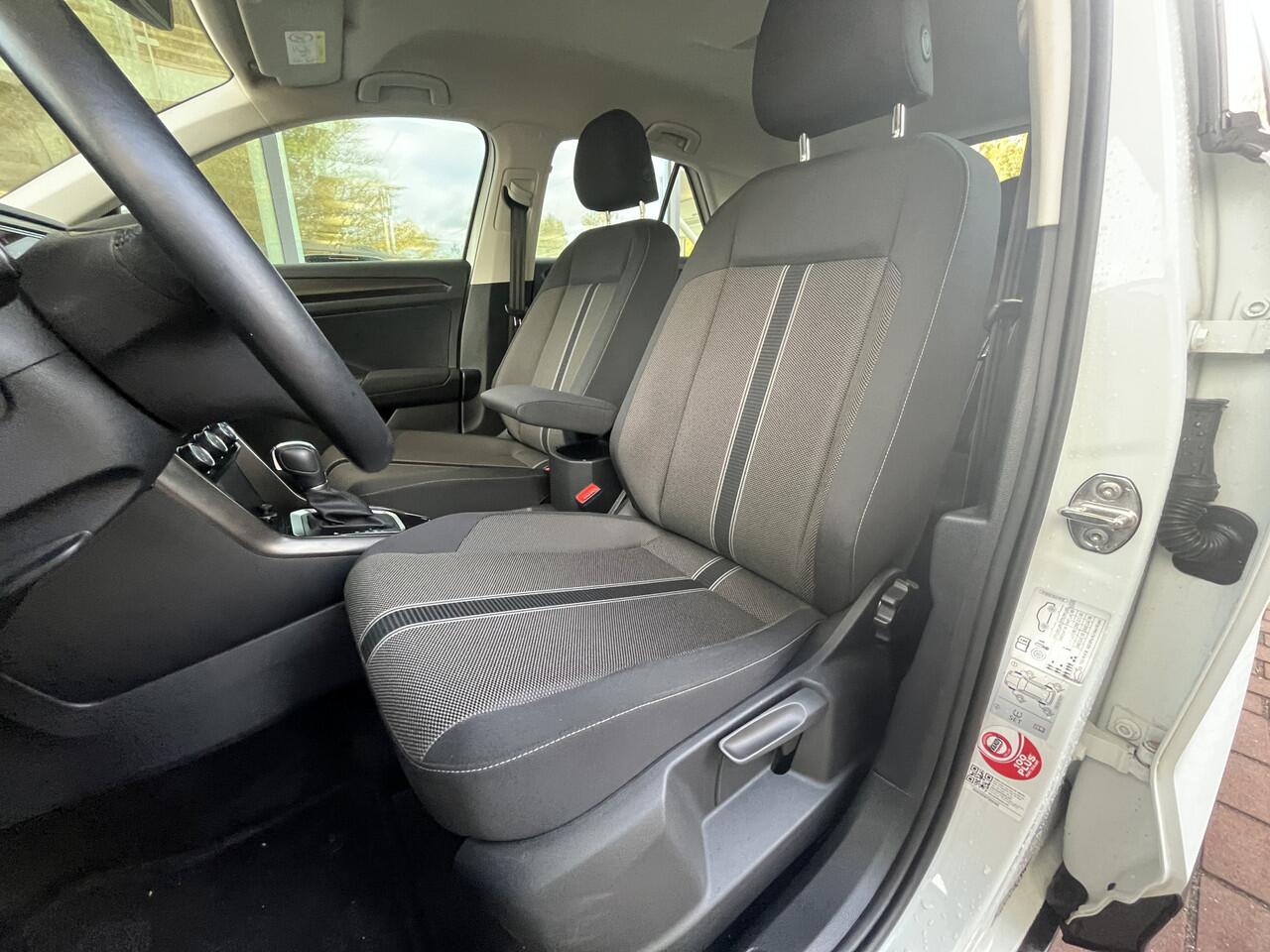 Volkswagen T-Roc 1.5 TSI Style Business / 150PK / Elect. Achterklep / 18 Inch / Trekhaak / Navigatie / Apple Carplay / PDC / Adaptive Cruise