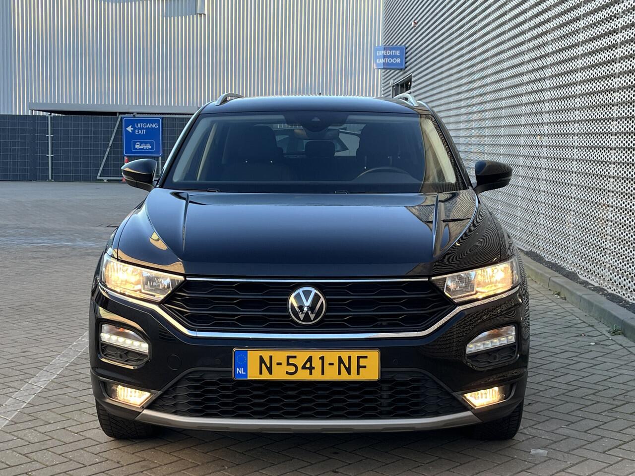 Volkswagen T-Roc 1.0 TSI Style / App connect / Navigatie / Climate controle / Camera / Parkeersensoren V+A / **