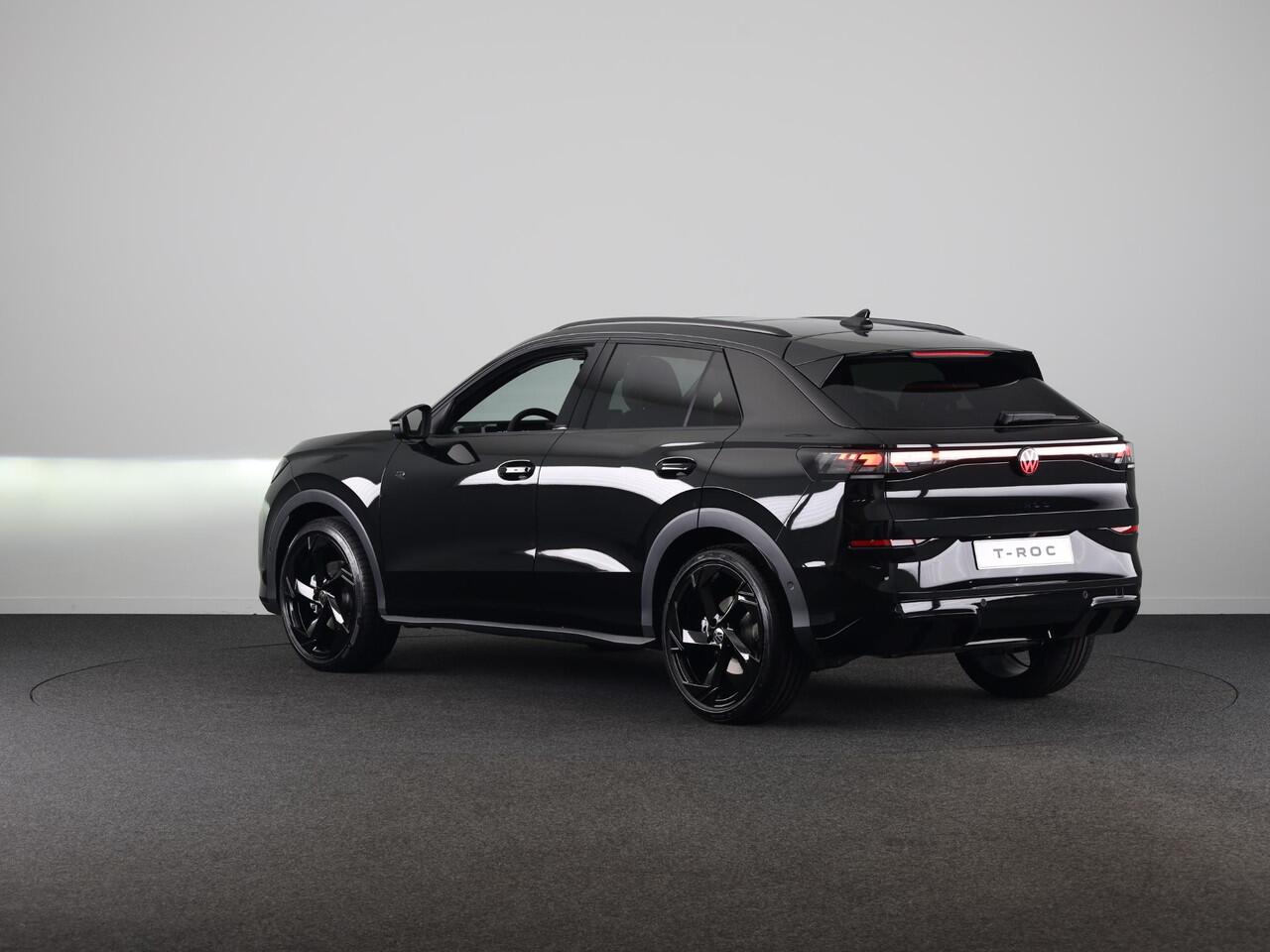 Volkswagen T-Roc R-Line First Edition 1.5 eTSI 110 kW / 150 PK SUV | Interieur Pakket leder 'Varenna' | Black Style Pakket | Panoramaschuif-kanteldak | Trekhaak | Koplampverlichting matrix-led (IQ.LIGHT) | Assistance Pakket | Elek. achterklep