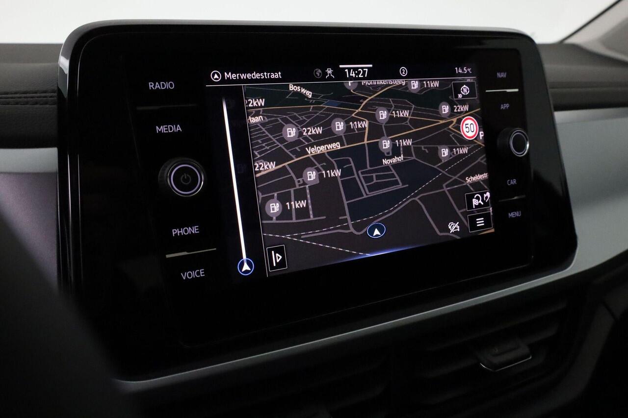 Volkswagen T-Roc Life Edition 1.0 TSI 85 kW / 116 pk | LED | Camera | Trekhaak | Park Assist | Keyless | 17 inch