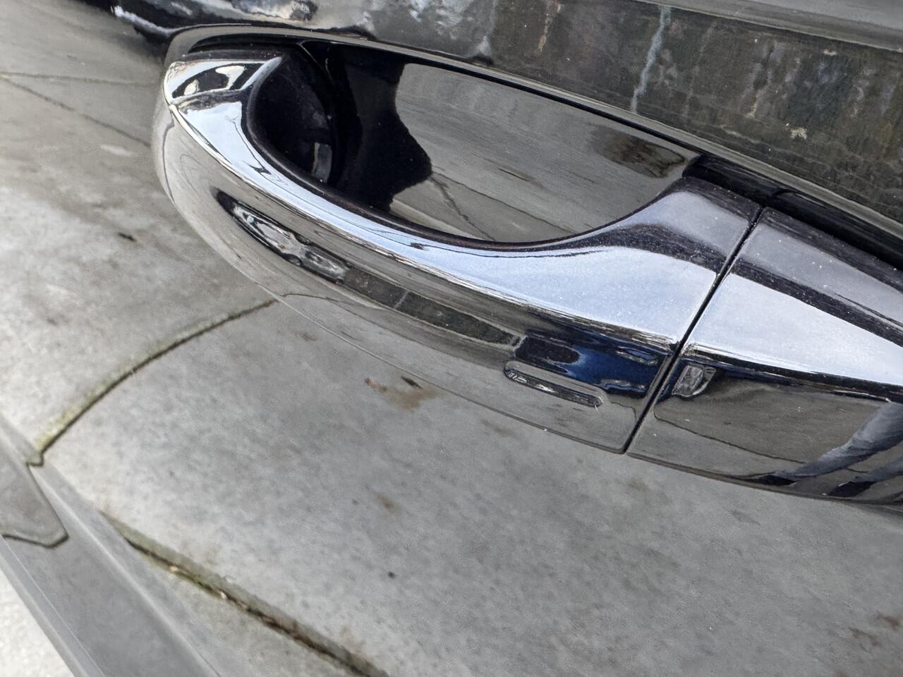 Volkswagen T-Roc 1.5 TSI 150pk DSG Life Edition Navigatie Winterpakket ACC Keyless Camera