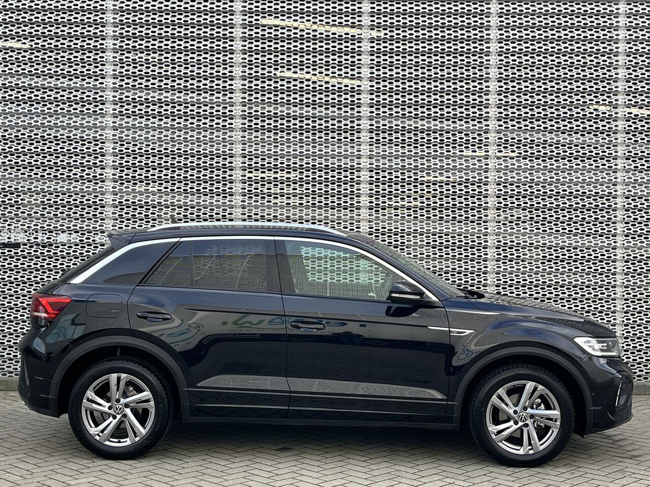 Volkswagen T-Roc 1.5 TSI 150PK R-Line / Achteruitrijcamera / Elektrische Stoelen + Massage functie / Digitale Cockpit / Draadloos Carplay en Android auto / 17"LMV / Trekhaak