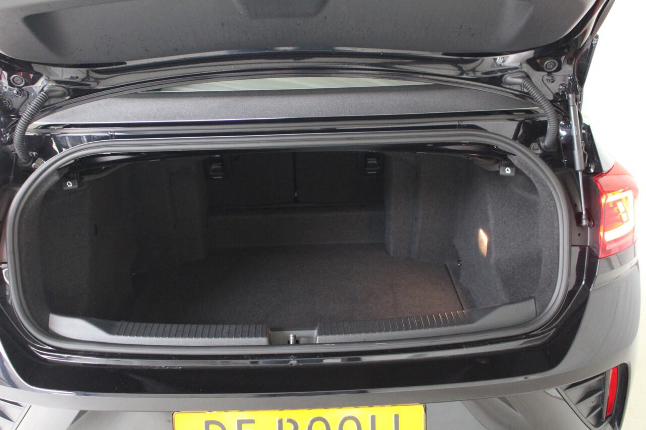Volkswagen T-Roc Cabrio 1.5 TSI 150pk DSG R-Line Blackstyle Navigatie | Matrix Led | 19" Misano | Beats Audio