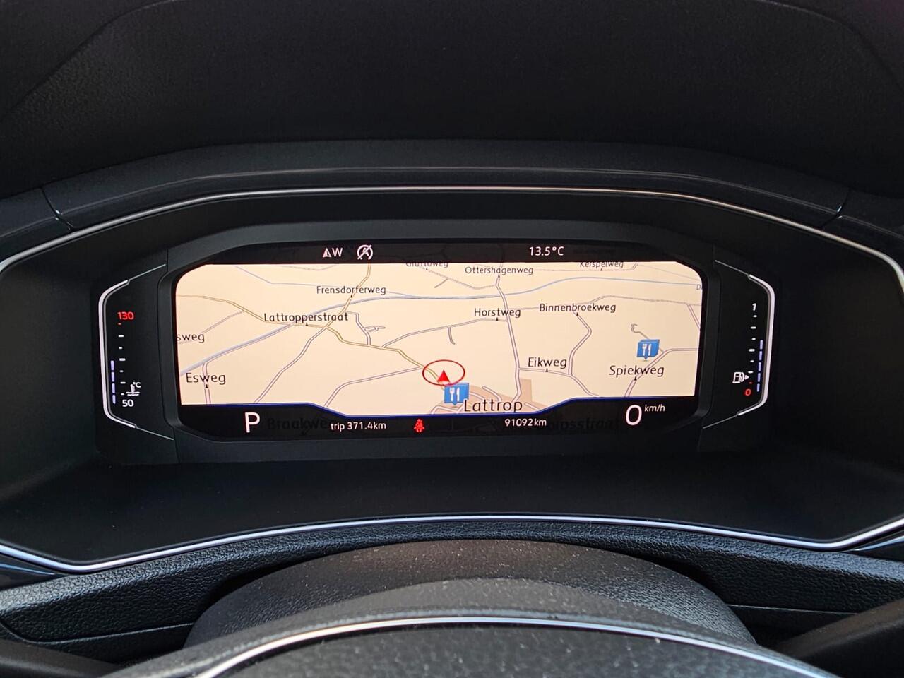 Volkswagen T-Roc 1.5 TSI Sport Business R | Automaat | Trekhaak | Lane Assist | Blind Spot | LED | Navi | ACC | PDC | Winterpakket | Virtual Cockpit |