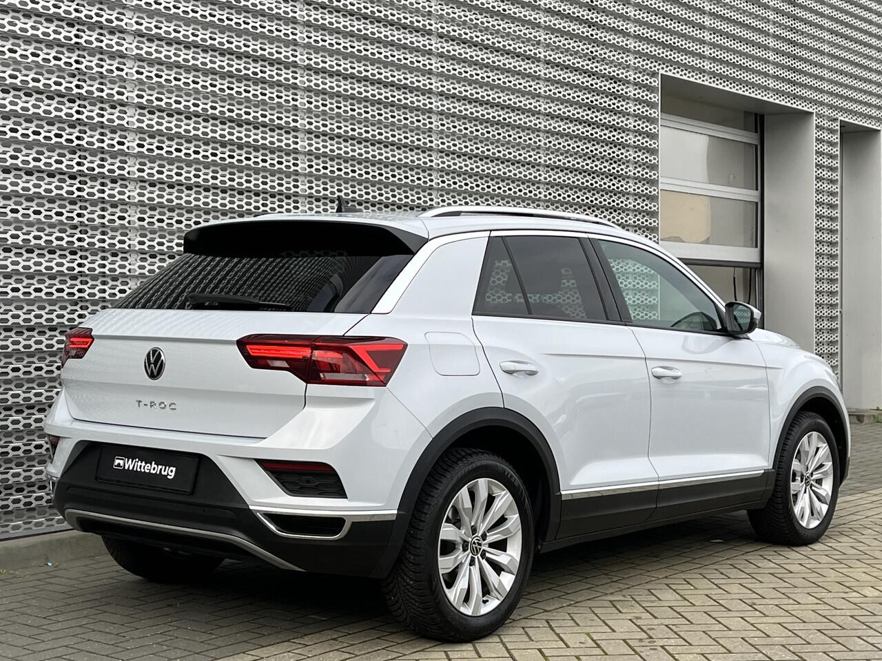 Volkswagen T-Roc 1.5 TSI 150PK DSG Sport / Panorama dak / Digitale Cockpit / Led / Achteruitrijcamera / ACC / Stuur & Stoelverwarming