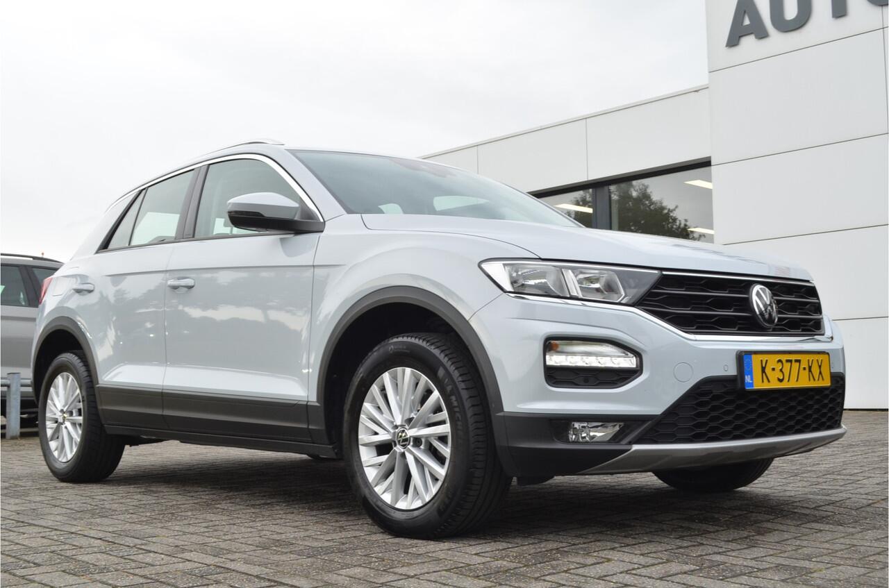 Volkswagen T-Roc 1.5 TSI Business Carplay | Adaptive Cruise | a.Camera | Trekhaak | Climate | Navi | Elektr achterklep | Metallic lak