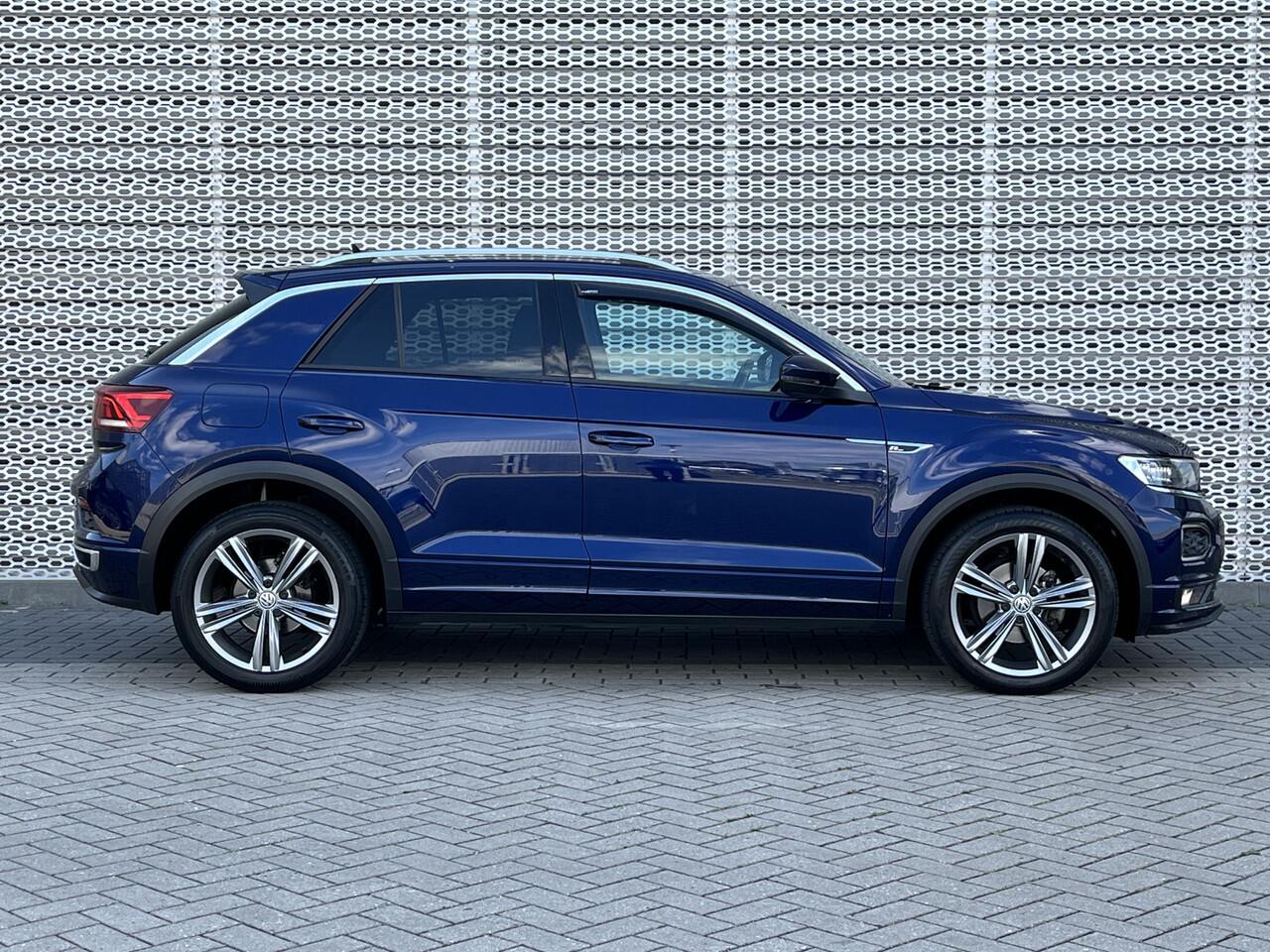 Volkswagen T-Roc 1.5 TSI 150pk DSG R-Line / Panoramadak / R-Line in. & ext. / Led / Digitaal dashboard / Camera / Parkeersensoren / Lichtmetaal 18 inch /