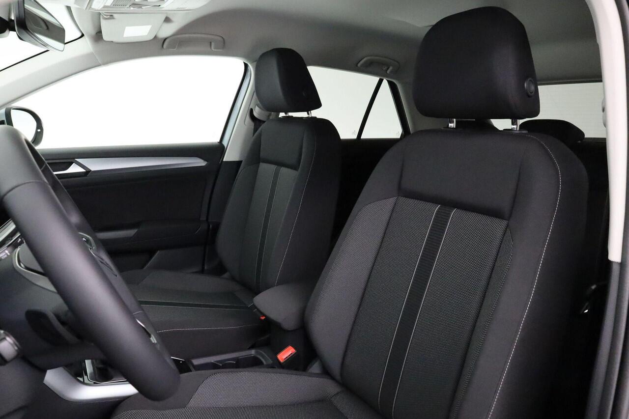 Volkswagen T-Roc Life Edition 1.5 TSI 110 kW / 150 pk DSG | IQ Light | Camera | Park Assist | Side Assist | 17 inch