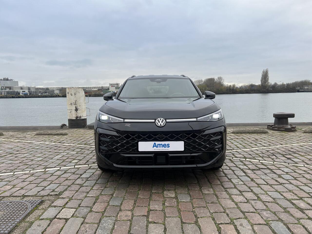 Volkswagen T-Roc 1.5 eTsi R-Line First Edition | Velgen 'Calgary', 20 inch | Achterklep elektrisch bedienbaar | Black Style Pakket