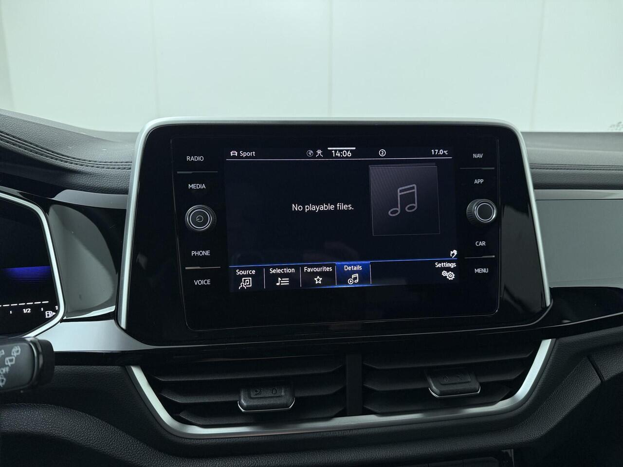 Volkswagen T-Roc 1.5 TSI R-Line | 150 PK | Automaat | Trekhaak afneembaar | Achteruitrijcamera | R-Line |