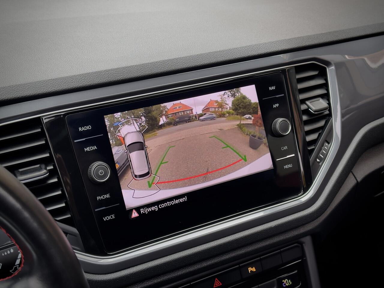 Volkswagen T-Roc 1.5 TSI AUT7 SPORT R-LINE PANODAK NAVI CAMERA DIGI-DASH APPLE-CARPLAY LED LMV PDC