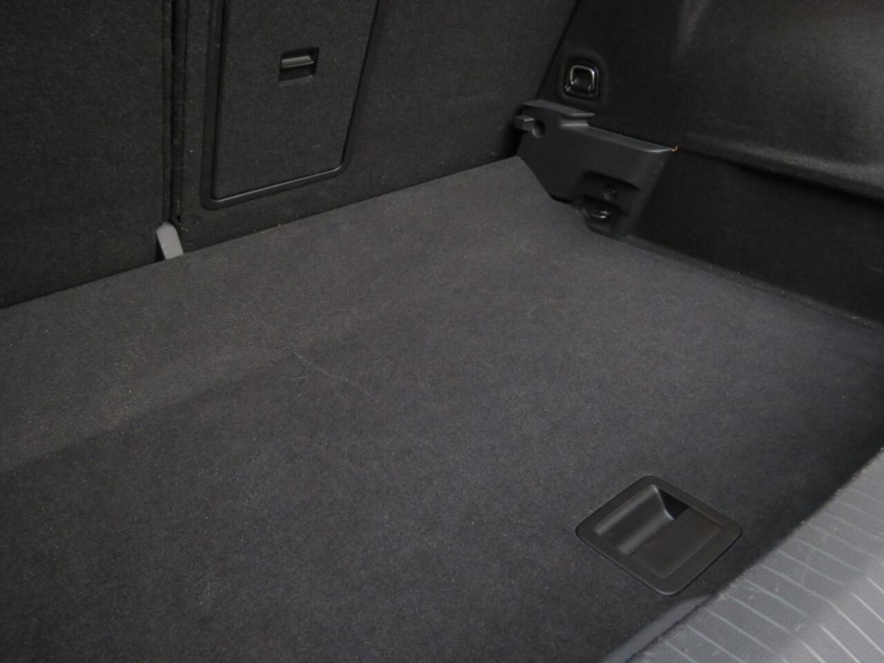 Volkswagen T-Roc 1.0 TSI 115pk LIFE / Navi / Carplay / Adap.cruise / Inparkeerhulp / BOVAG garantie