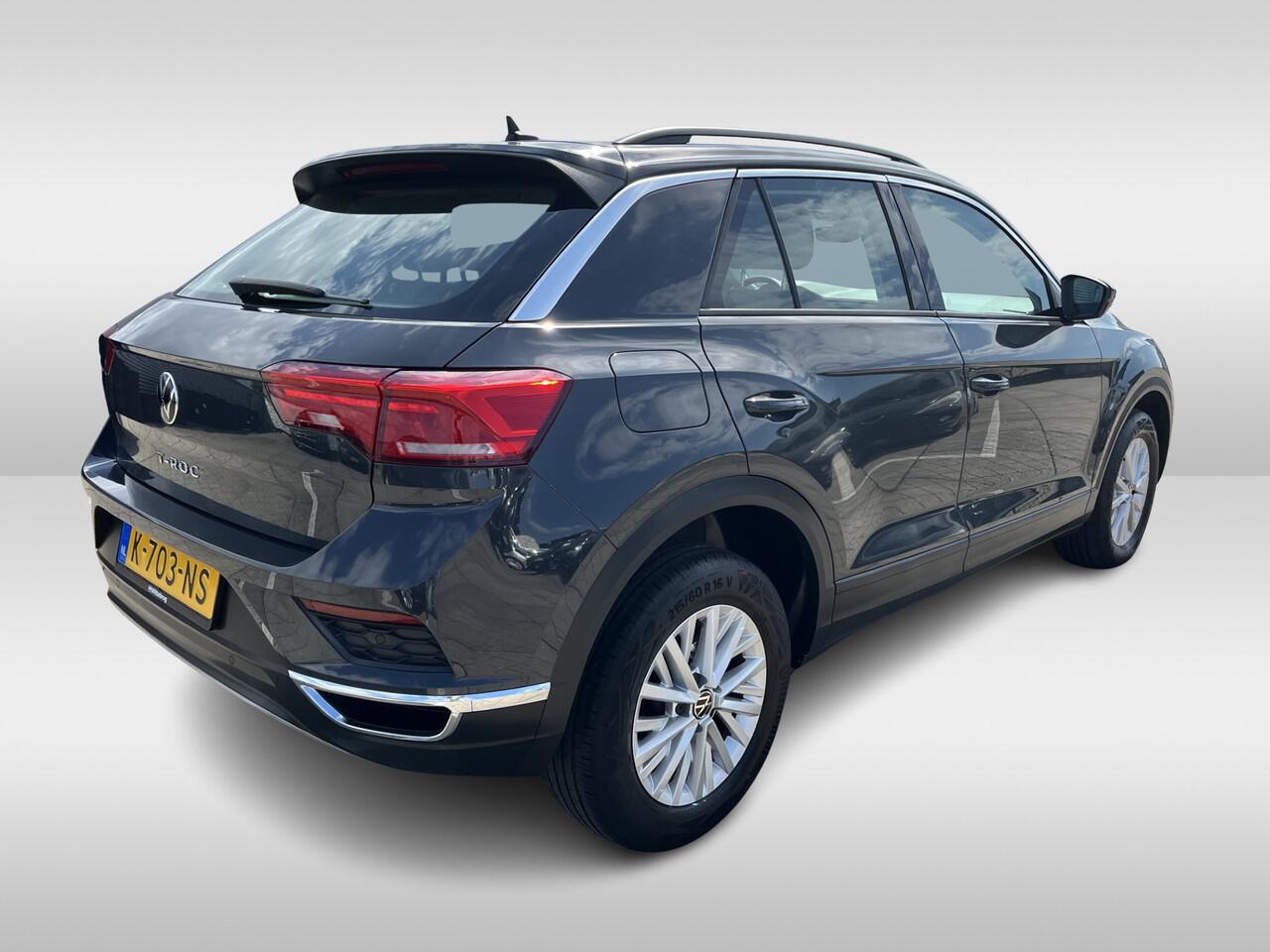 Volkswagen T-Roc 1.0 TSI 110pk Style Parkeersensoren / airco / 16" LMV
