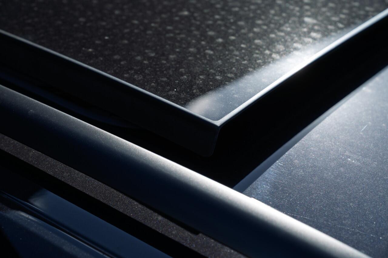 Volkswagen T-Roc 1.5 TSI 3X R-Line | Pano | IQ Lights | Keyless | Camera | Elektr Achterklep | Lane & Side Assis | Front Assis | LED