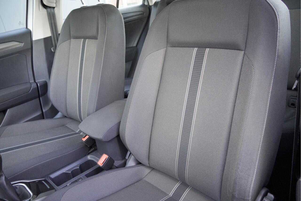 Volkswagen T-Roc 1.0 TSI Style BJ2020 Lmv 16" | Led | Pdc | Navi | App-Connect | Airco | Cruise control | Getint glas