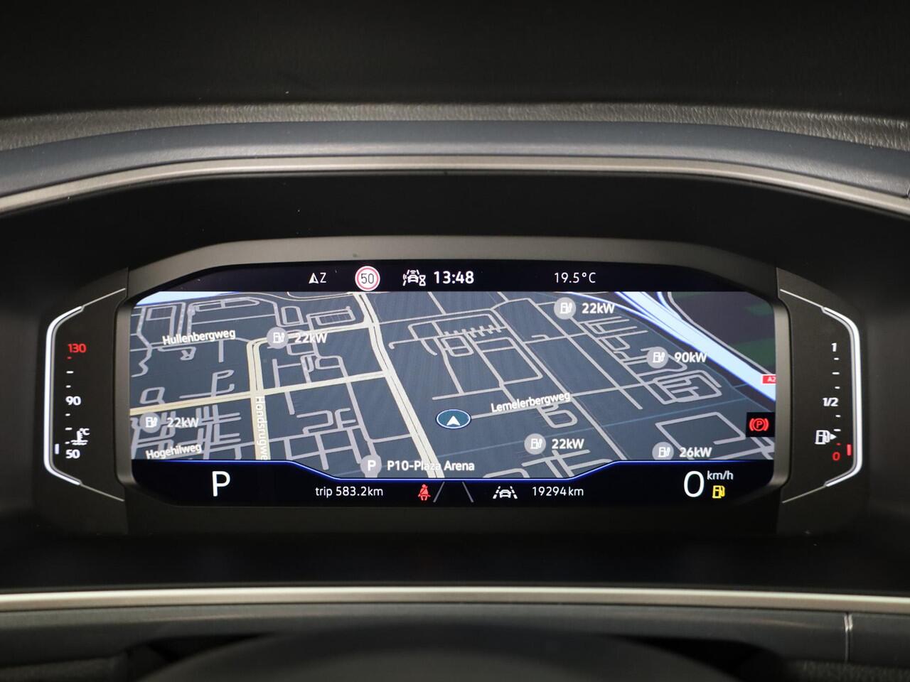 Volkswagen T-Roc 1.5 TSI Style 150 PK DSG | Private lease vanaf ¤ 584,- pm | Trekhaak afneembaar | Navigatie | Stoel verwarming en massage | Alcantara |