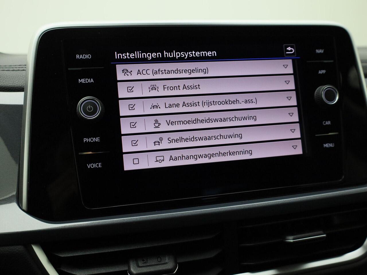 Volkswagen T-Roc 1.5TSI/150PK Style DSG · Navigatie · Apple/Android Car Play · Trekhaak · Stoelverwarming · Garantie tot januari 2027