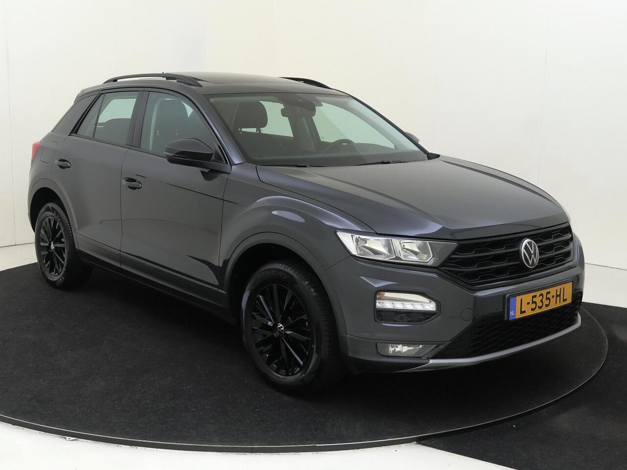 Volkswagen T-Roc 1.0 TSI Style | Panoramadak | Trekhaak | Navigatie | Digital cockpit Pro | Adaptieve cruise control | Parkeersensoren | Elektrische achterklep |