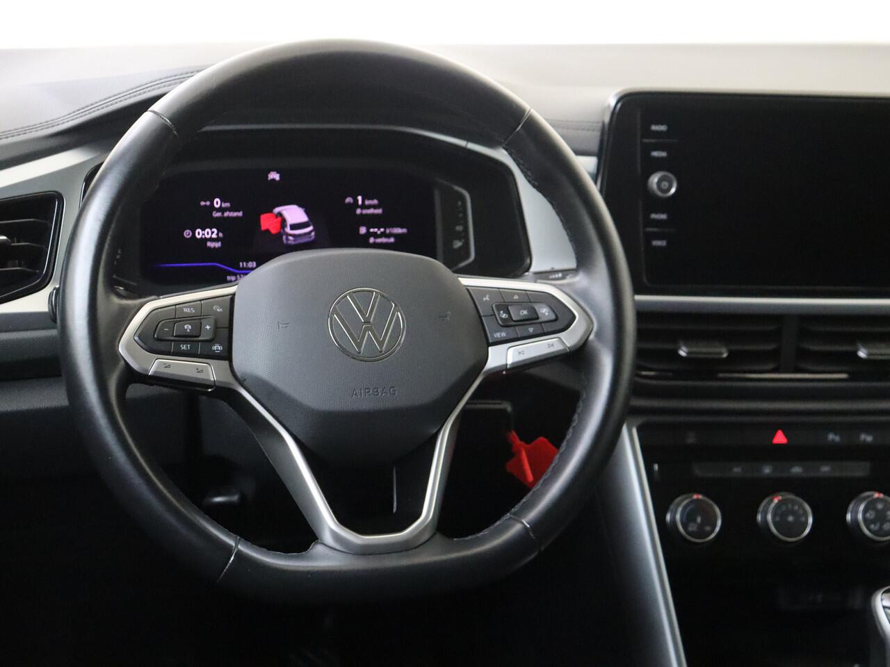 Volkswagen T-Roc 1.0 TSI Life | LED-voor en achterlichten | Achteruitrijcamera | Adaptive cruise control | Connected services |