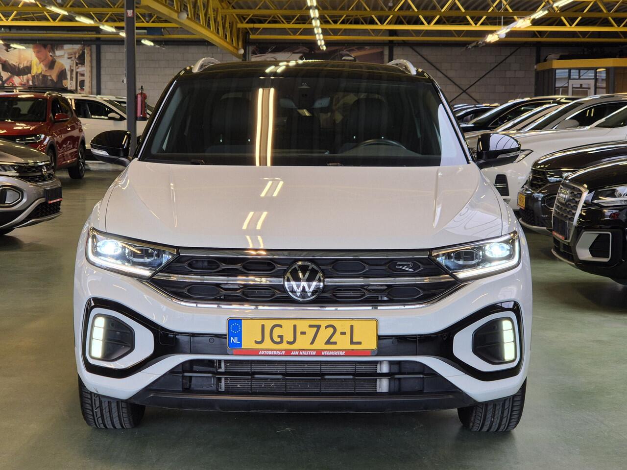Volkswagen T-Roc 1.5 TSI R-Line -150pk- Automaat | Camera | IQ LED | 18 inch | Rijklaarprijs incl. 1 jaar Bovag garantie