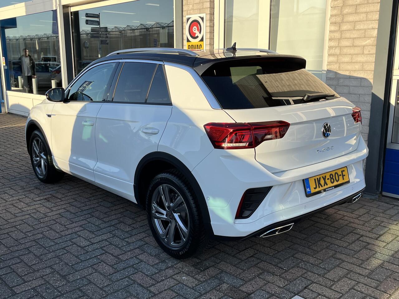 Volkswagen T-Roc 1.5 TSI R-Line / AUTOMAAT/ FABRIEKSGARANTIE T/M 2-2027/ TREKHAAK AFNEEMBAAR/ ALCANTARA/ ADAPT. CRUISE/ APP-CONNECT/ NAVI/ MATRIX/ RIJ-MODI/ PARK. SENSOREN + CAMERA/ STOEL VERWARM.