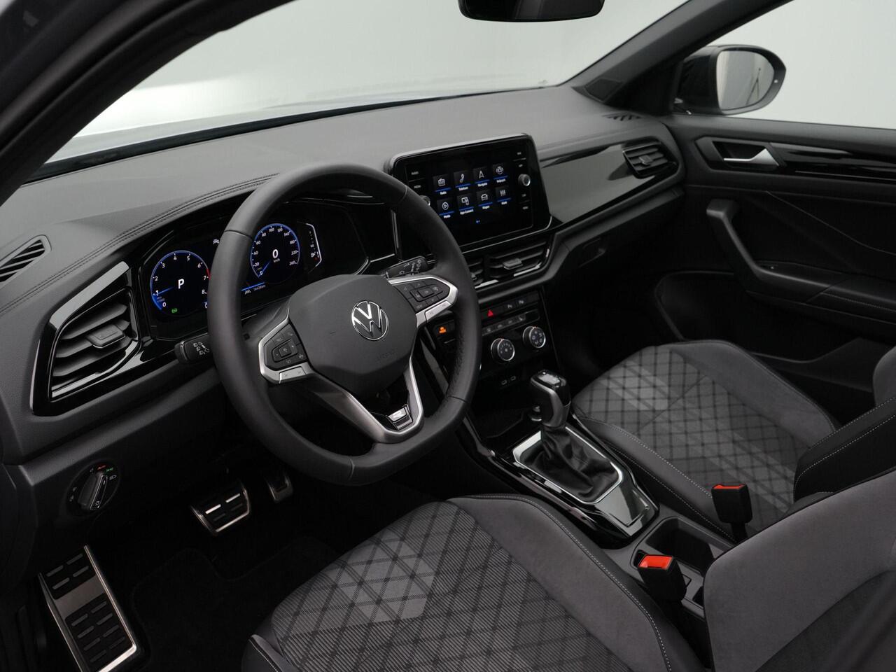 Volkswagen T-Roc 1.5 TSI 150 pk DSG R-Line Edition | Panoramadak | Achteruitrijcamera | Stoelverwarming | Sportonderstel