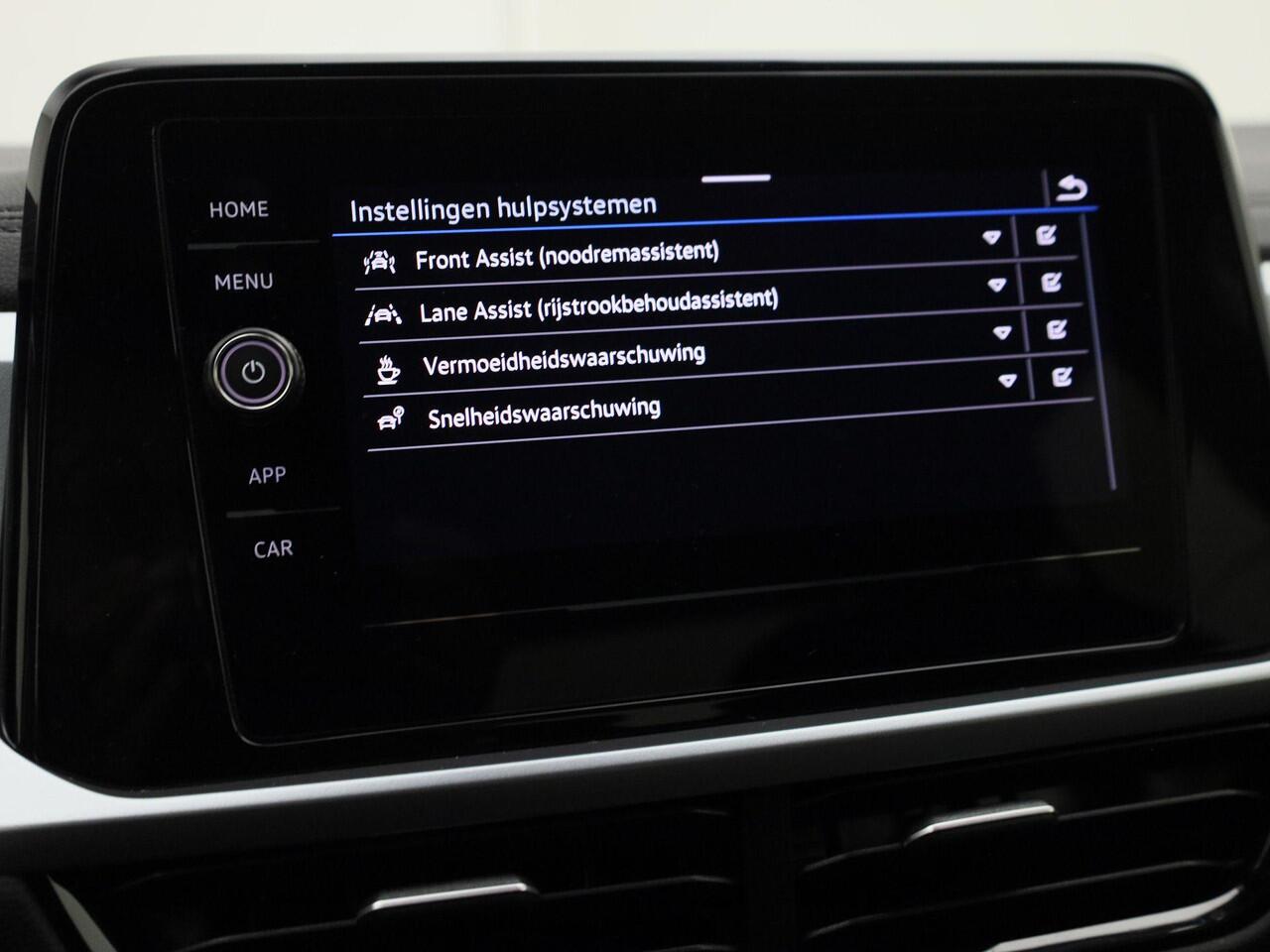 Volkswagen T-Roc 1.0TSI/116PK Life · Apple/Android Car Play · Stoelverwarming · LED · Garantie tot januari 2027