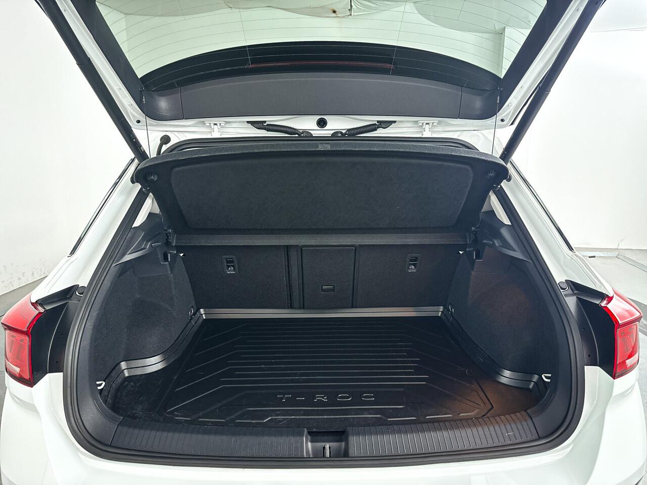 Volkswagen T-Roc 1.5 TSI Style Business | Stoelverwarming | Parkeercamera | Navigatie